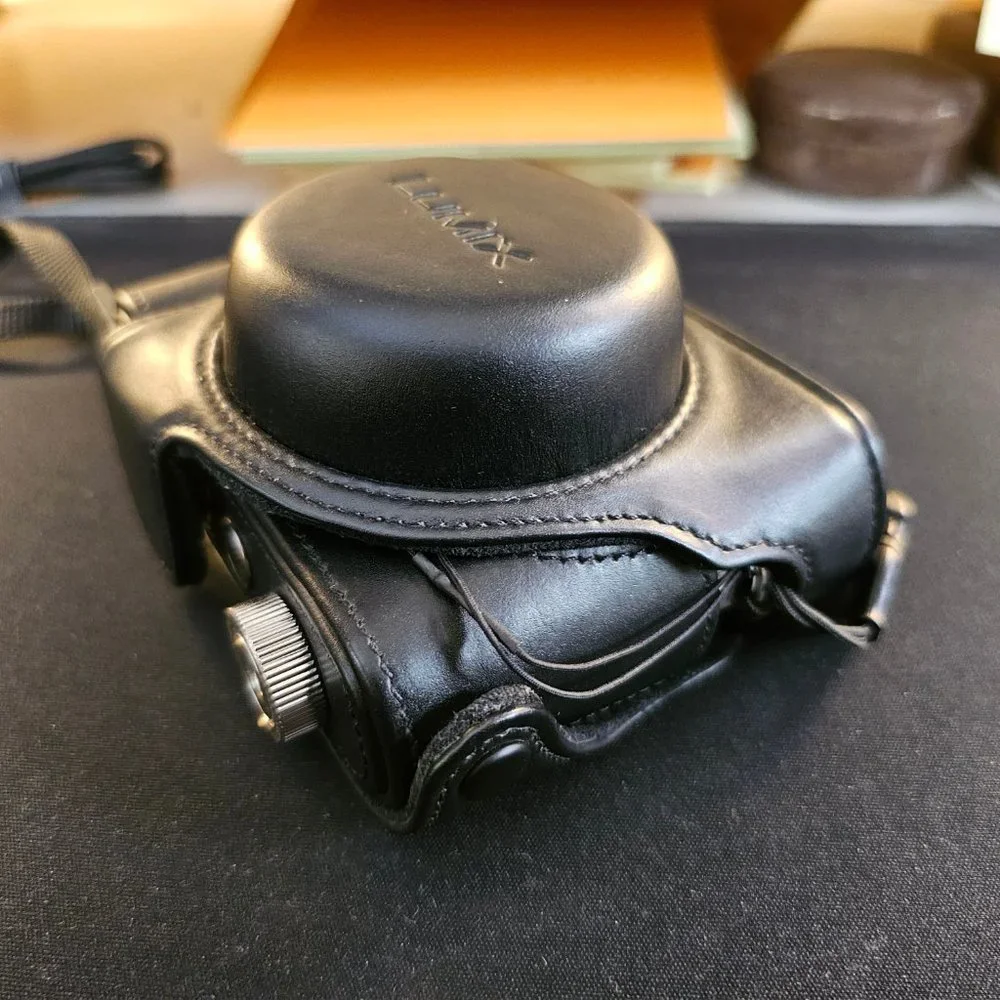Panasonic Lumix DMC-LX7, EUC, incl. OEM leather Panasonic case, strap, SD card